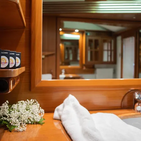 Apartment Boat
