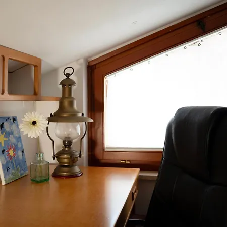 Apartment Boat *